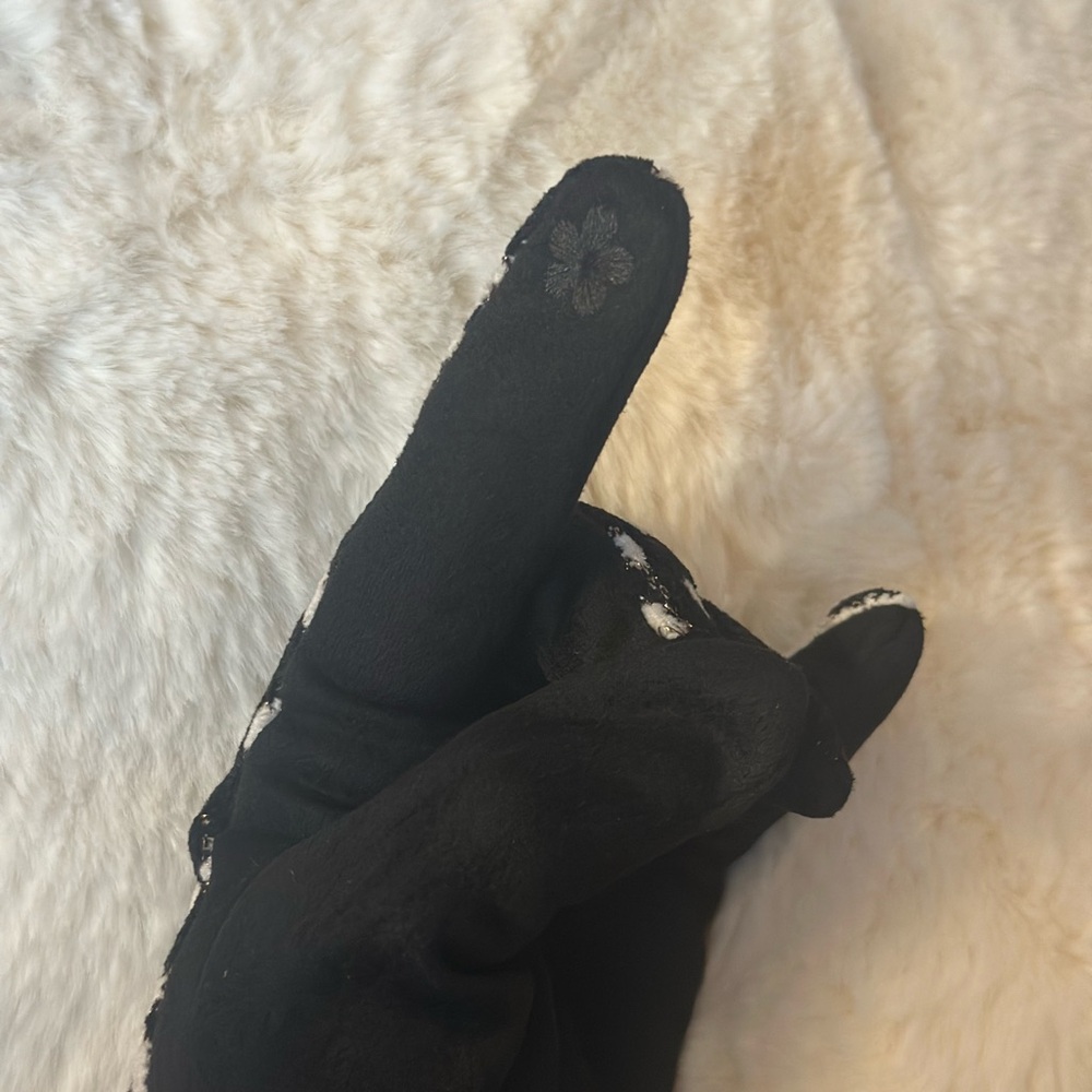 Pair of Women’s Animal Print Fashion Gloves Touchscreen Technology NEW W/O TAGS - Picture 7 of 7